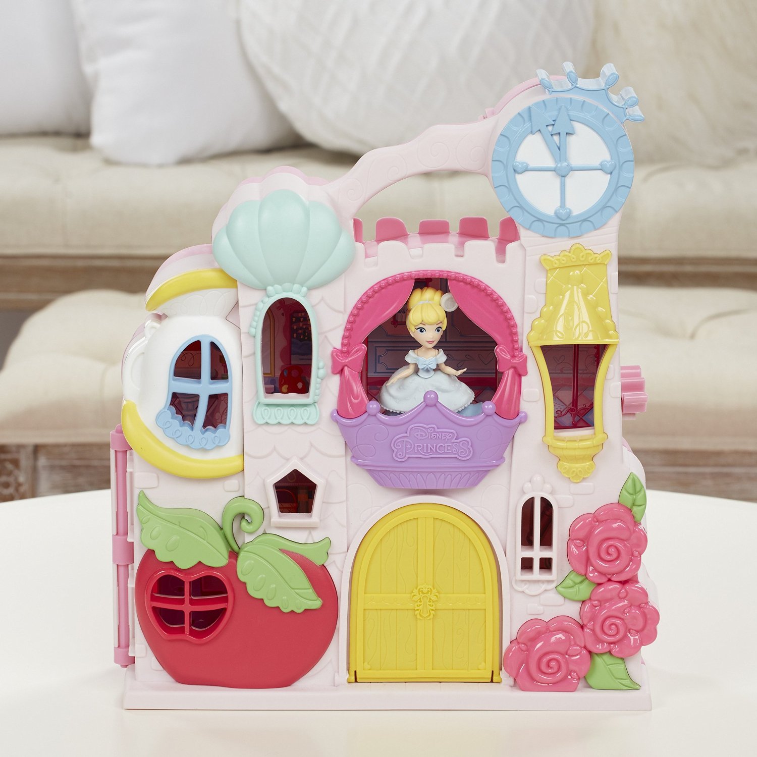 Замок для маленьких кукол Принцесс из серии Disney Princess с фигуркой  